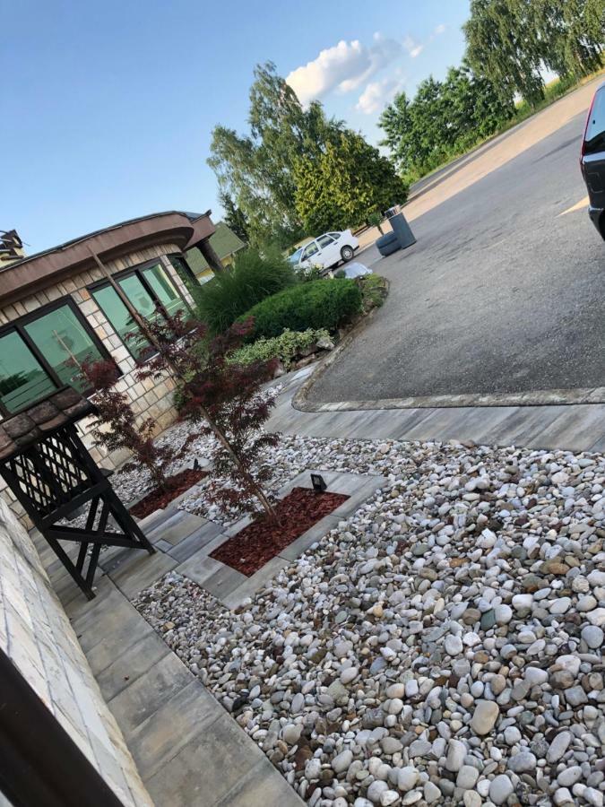 Motel Atos Laktaši Kültér fotó